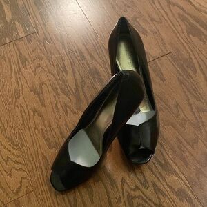 Nine West NIB Open Toed High Heels, 8M, Black, 4.25” heels